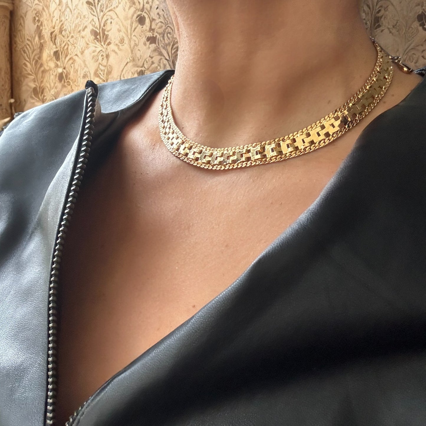 Vintage Altın Kaplama Dokulu Yaka Kolye