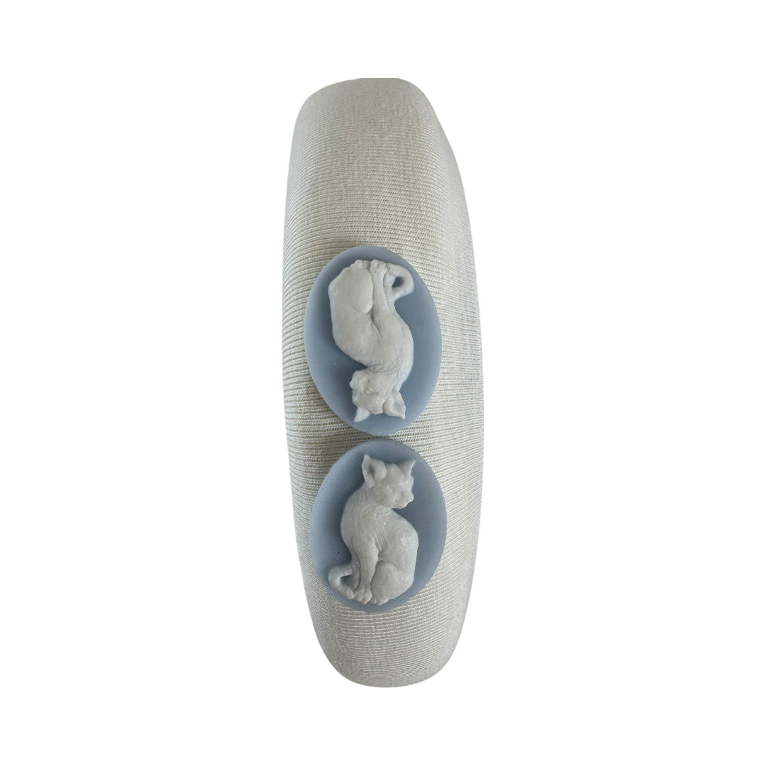 Wedgwood Tarzı Kabartmalı Krem Taç