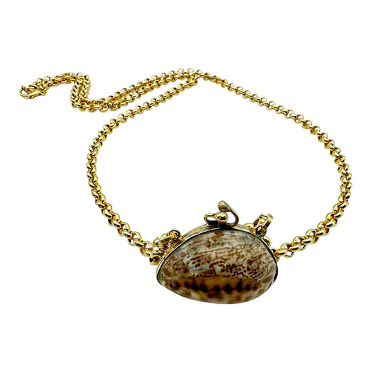 seashell pendant bag shape detail vintage necklace