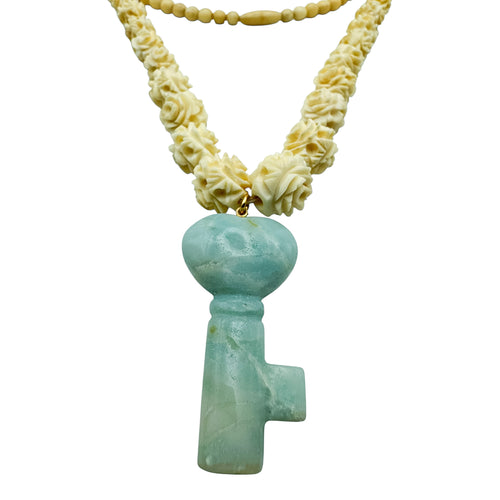 1940’lar Celluloid Gül Tomurcuğu Kolye — Aventurin Anahtar Kalp Uçlu 